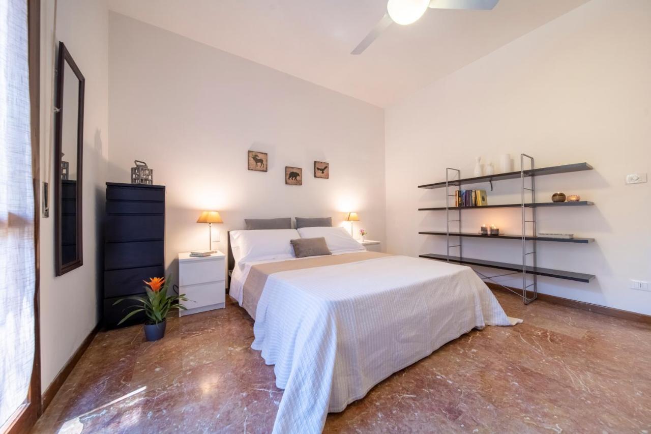 Cozy Roman Apartment With Parking Флоренція Екстер'єр фото