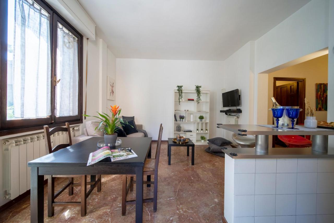 Cozy Roman Apartment With Parking Флоренція Екстер'єр фото